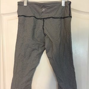 Authentic Lululemon capris, fun houndstooth print!